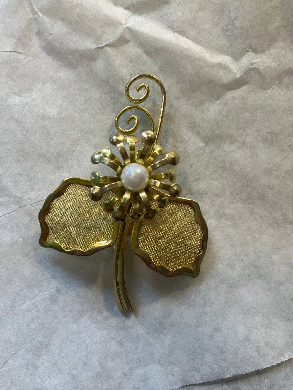 Vintage Goldtone Daisy Flower Brooch with Pearl Center